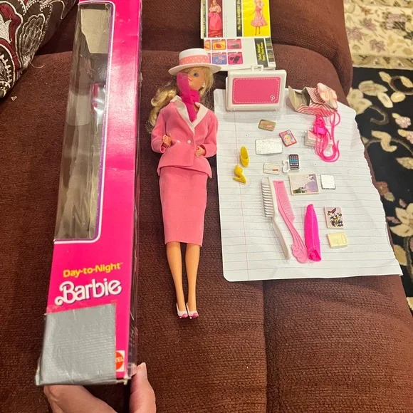 Vintage Mattel 1984 DAY-TO-NIGHT #7929
Barbie has some accessories preowned. - Picture 2 of 6